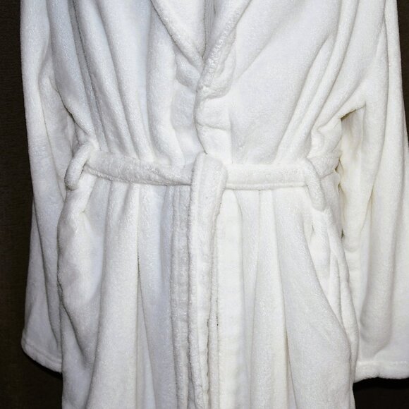 Hotel Fine Bath Fashions Luxury Plush White Robe - Unisex - Picture 3 of 6
